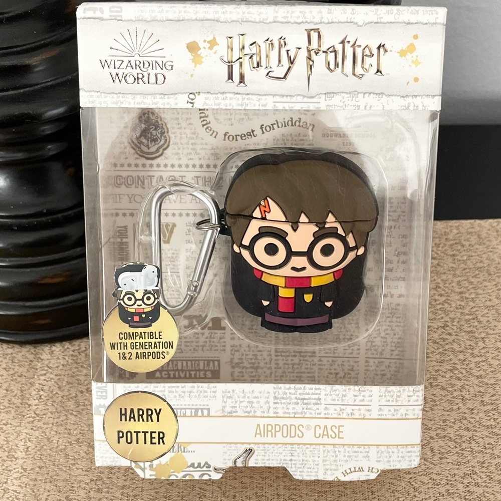 NWT HARRY POTTER AirPods Case